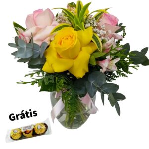 Arranjo 4 Rosas Colombianas no Vaso + Ferrero Rocher